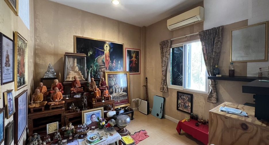 For sale 4 bed house in Lat Krabang, Bangkok