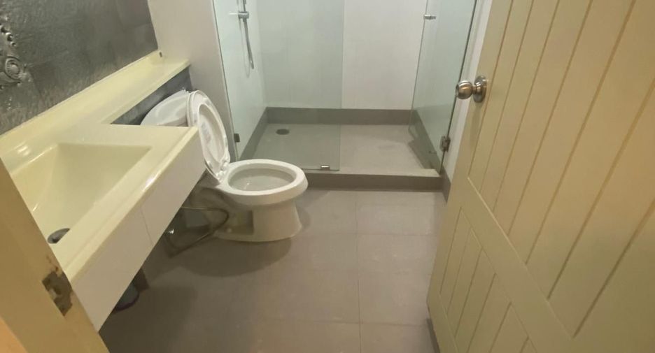 For sale 2 bed condo in Phaya Thai, Bangkok