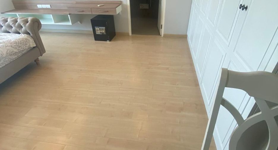 For sale 2 bed condo in Phaya Thai, Bangkok