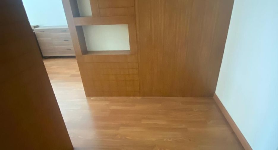 For sale 2 bed condo in Phaya Thai, Bangkok