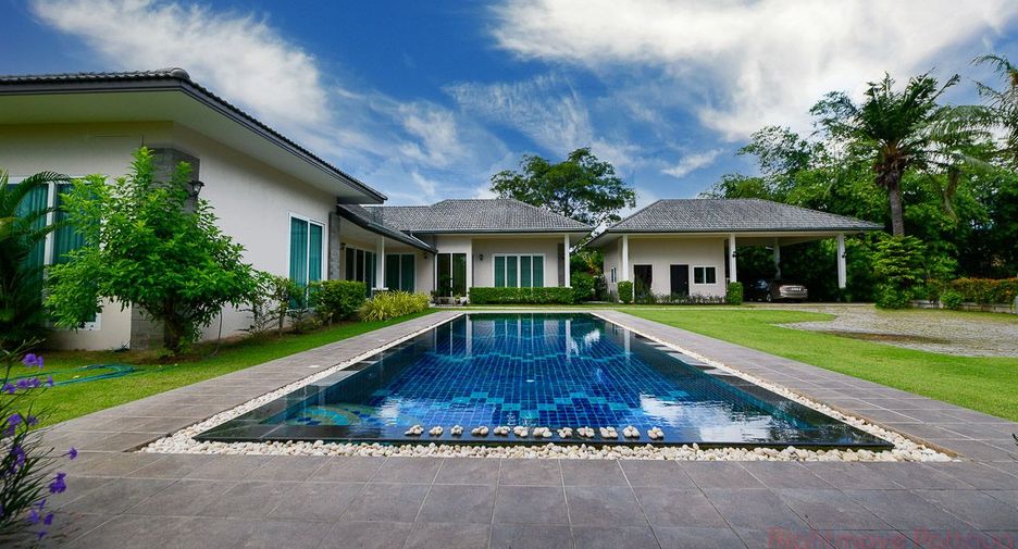 For sale 4 bed house in Huay Yai, Pattaya