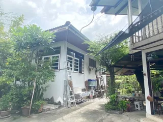 For sale studio house in Khlong Toei, Bangkok