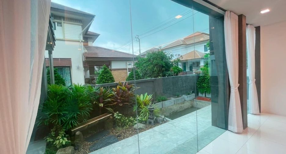 For rent 4 bed house in Thawi Watthana, Bangkok