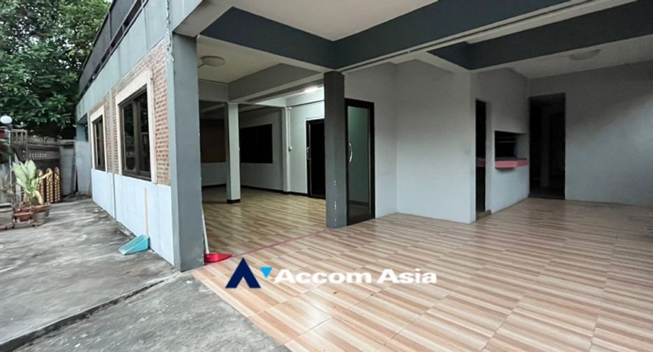 For sale 3 bed house in Khlong Toei, Bangkok