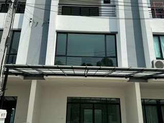 For sale そして for rent 3 Beds office in Phra Khanong, Bangkok