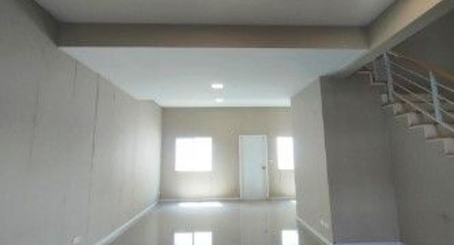 For sale 3 bed townhouse in Lam Luk Ka, Pathum Thani