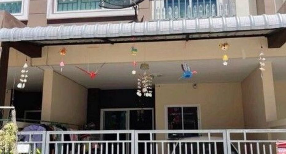 For sale 3 bed townhouse in Phan Thong, Chonburi