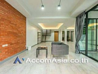 For rent そして for sale 2 Beds townhouse in Khlong Toei, Bangkok
