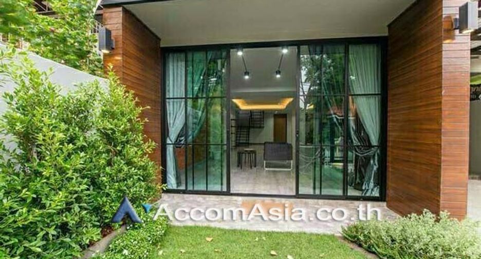 For rent and for sale 2 bed townhouse in Khlong Toei, Bangkok