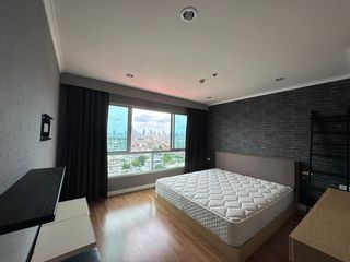 For sale 3 bed condo in Yan Nawa, Bangkok