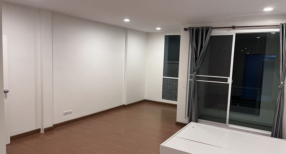 For rent 2 Beds townhouse in Chom Thong, Bangkok