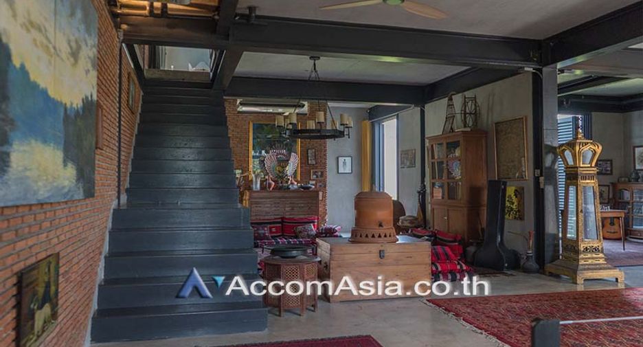 For rent and for sale 6 bed house in Khlong Toei, Bangkok