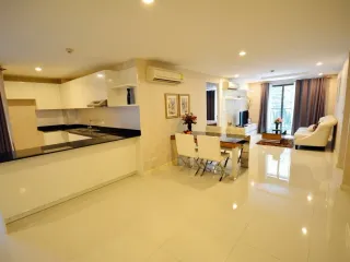 For sale 2 bed condo in Watthana, Bangkok