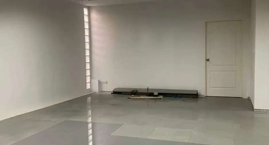 Almacén en alquiler y en venta en Bang Kapi, Bangkok