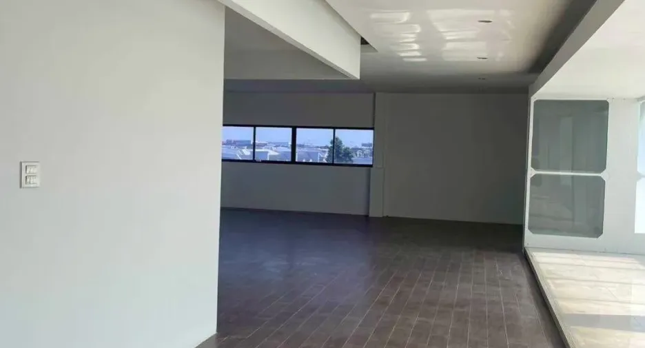 Almacén en alquiler y en venta en Bang Kapi, Bangkok