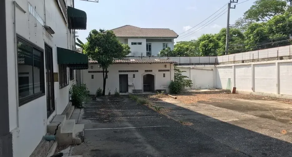 出租 和 出售 仓库 在 Bang Kapi, 曼谷