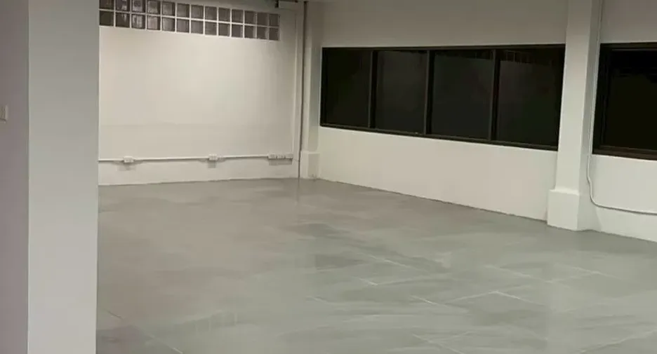 Almacén en alquiler y en venta en Bang Kapi, Bangkok