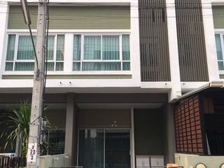 For sale 3 Beds townhouse in Saphan Sung, Bangkok