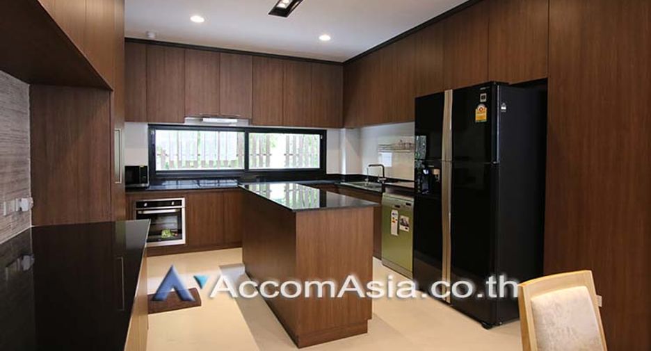 For sale 4 bed house in Khlong Toei, Bangkok