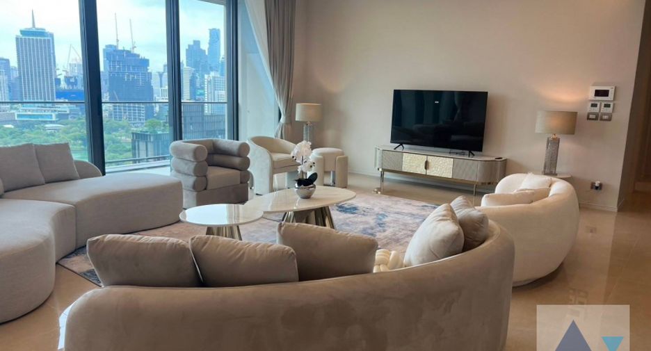 For rent 3 bed condo in Pathum Wan, Bangkok