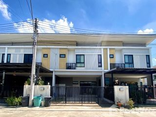 For sale 4 Beds townhouse in Lat Lum Kaeo, Pathum Thani