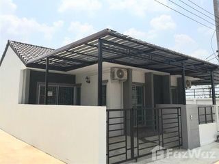 For rent 2 bed townhouse in Si Maha Phot, Prachin Buri