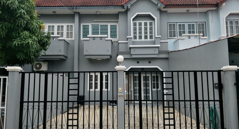 For rent 4 bed townhouse in Lam Luk Ka, Pathum Thani