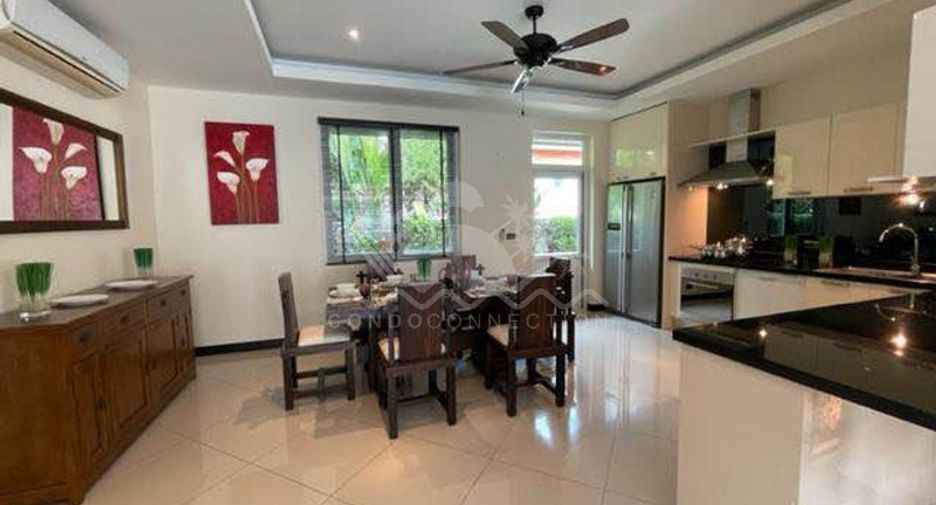 For rent 4 bed condo in East Pattaya, Pattaya