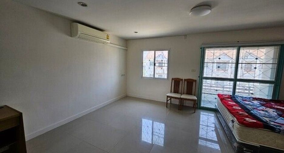 For rent 3 bed townhouse in Mueang Nakhon Pathom, Nakhon Pathom