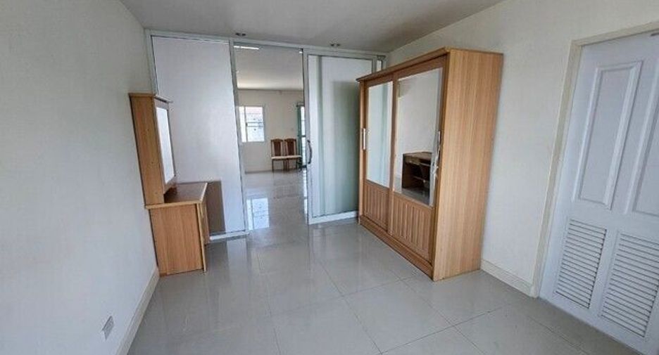 For rent 3 bed townhouse in Mueang Nakhon Pathom, Nakhon Pathom