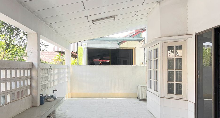 For sale 2 bed house in Bang Kapi, Bangkok