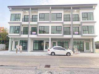 For sale 4 bed townhouse in Prawet, Bangkok