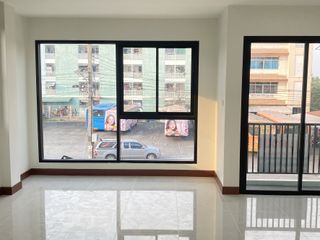 For sale 4 bed townhouse in Prawet, Bangkok