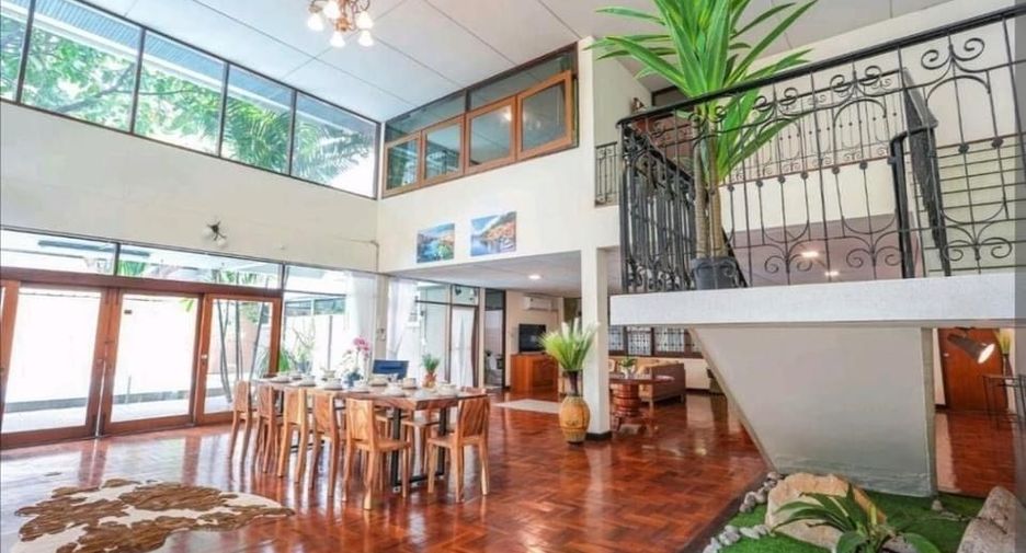 For rent 4 bed villa in Khlong Toei, Bangkok