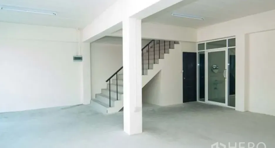 For rent warehouse in Bang Sao Thong, Samut Prakan