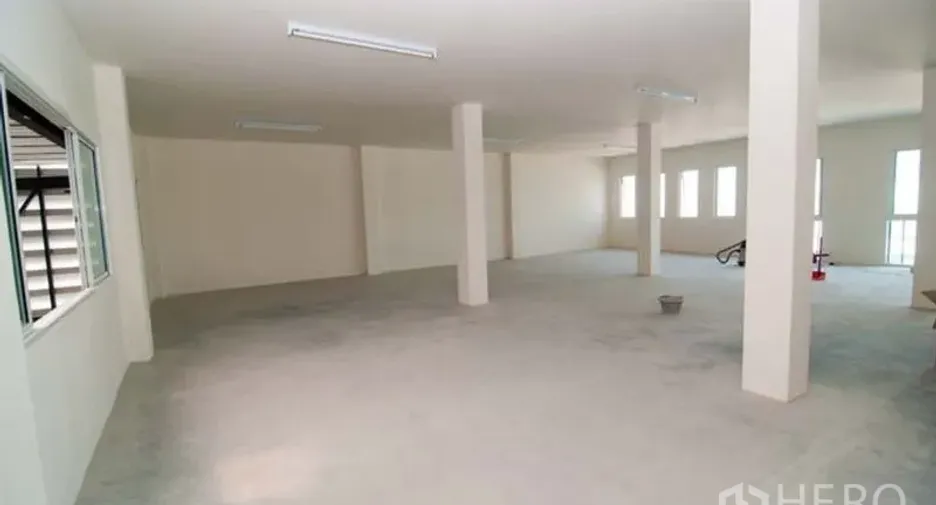 For rent warehouse in Bang Sao Thong, Samut Prakan
