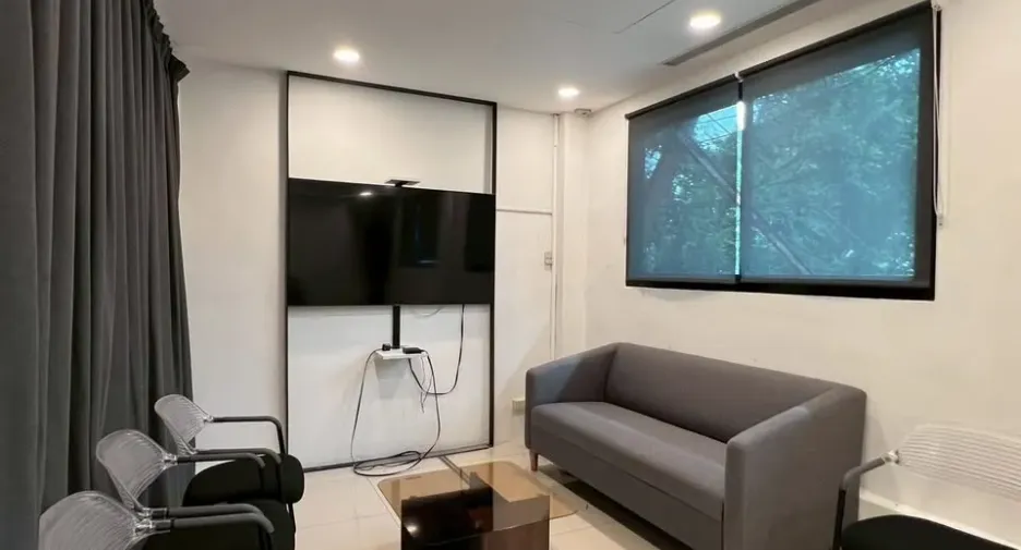 For rent office in Phra Khanong, Bangkok