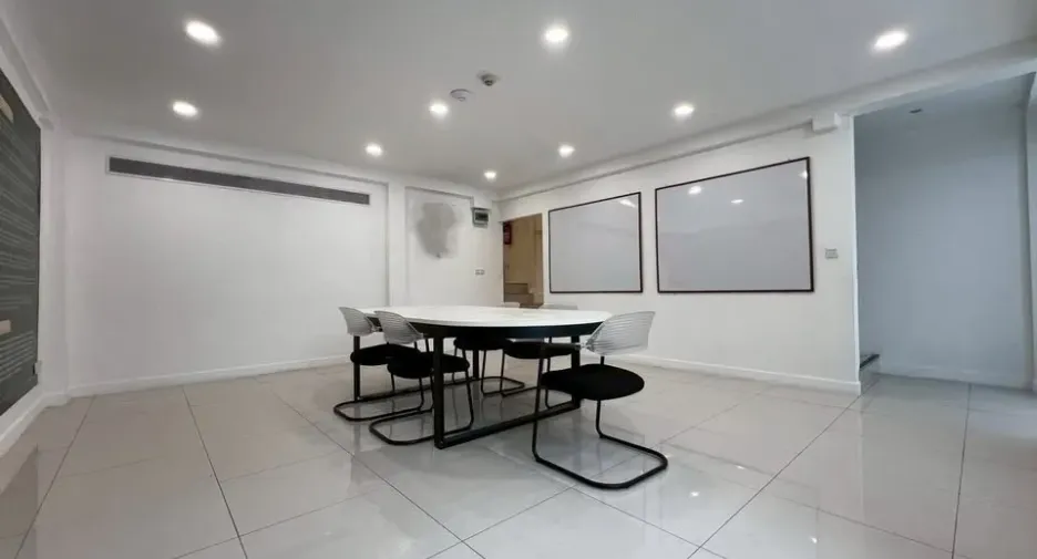 For rent office in Phra Khanong, Bangkok