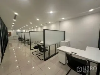 Oficina en alquiler en Phra Khanong, Bangkok