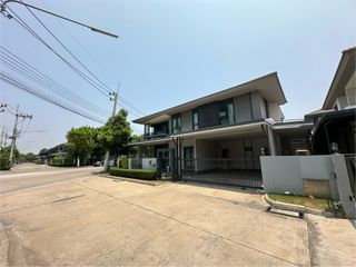 For rent and for sale 4 bed house in Lam Luk Ka, Pathum Thani