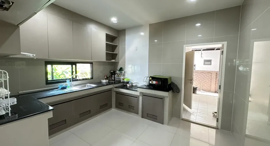 Casa en alquiler de 4 habitaciones en Lam Luk Ka, Pathum Thani
