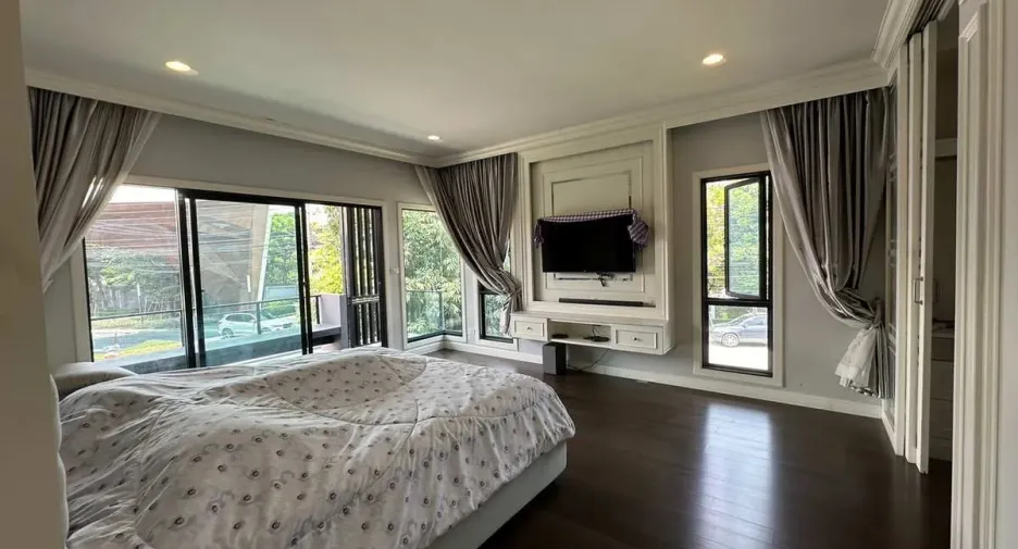 Casa en alquiler de 4 habitaciones en Lam Luk Ka, Pathum Thani