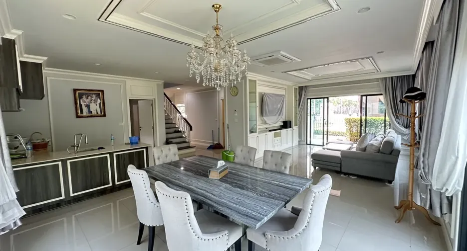 Casa en alquiler de 4 habitaciones en Lam Luk Ka, Pathum Thani