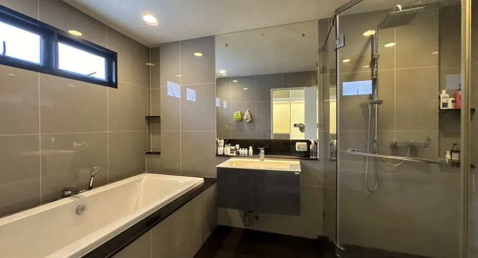 Casa en alquiler de 4 habitaciones en Lam Luk Ka, Pathum Thani