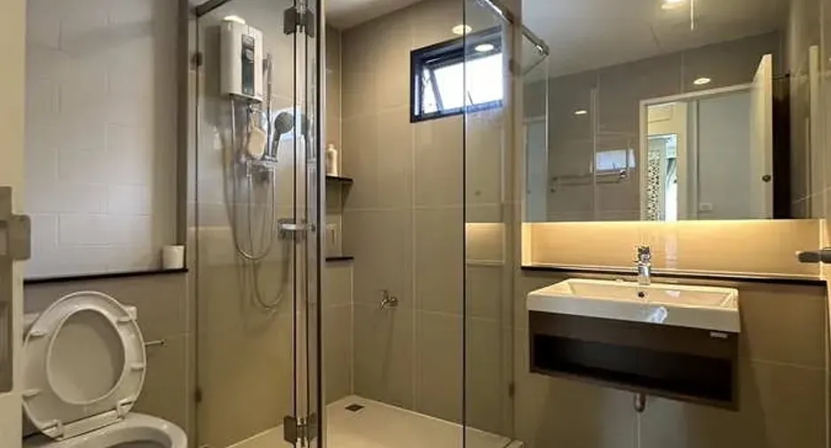 Casa en alquiler de 4 habitaciones en Lam Luk Ka, Pathum Thani