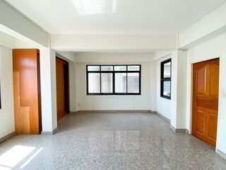 For sale 6 bed townhouse in Din Daeng, Bangkok