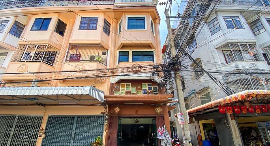 For sale 6 bed townhouse in Din Daeng, Bangkok