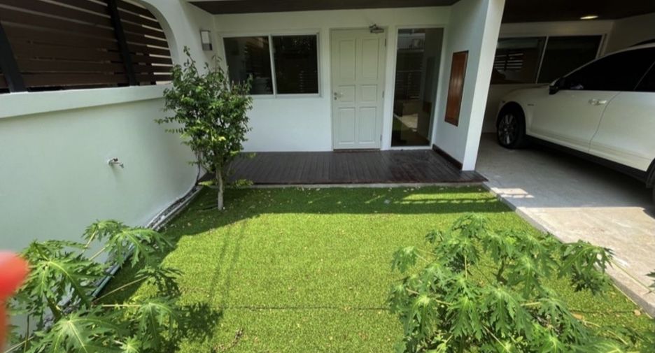 For rent 4 bed townhouse in Watthana, Bangkok