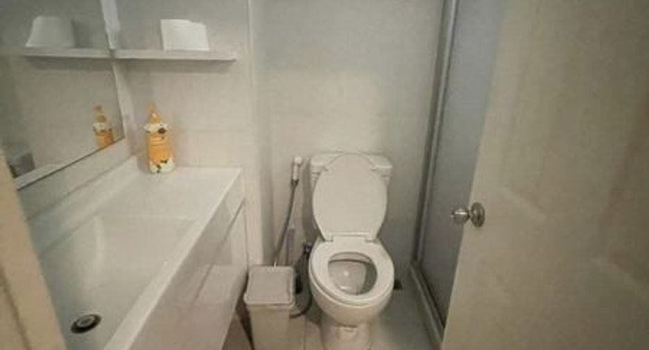 For rent 2 bed condo in Huai Khwang, Bangkok