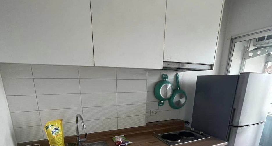 For rent 2 bed condo in Huai Khwang, Bangkok